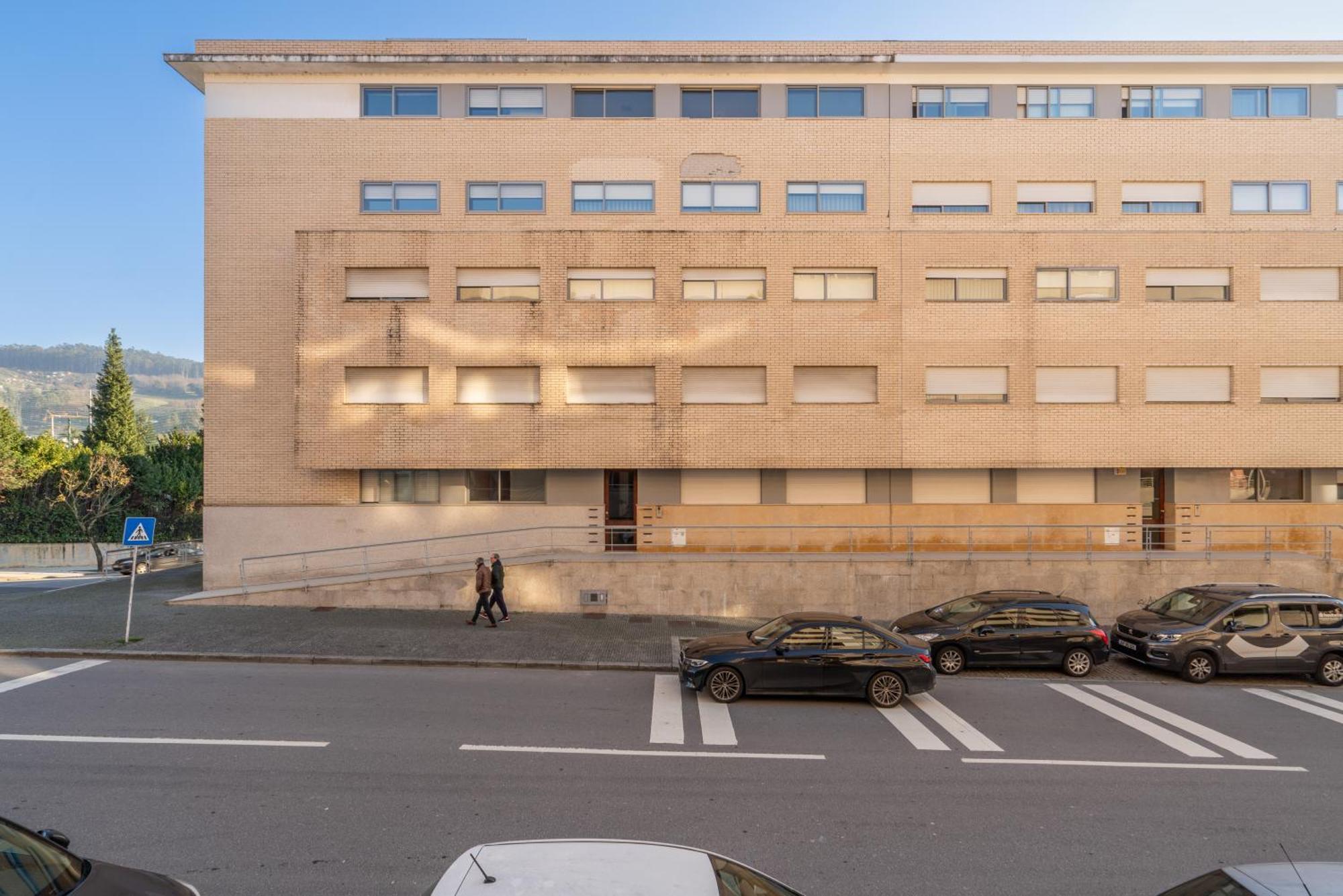 Homely Large Flat - Balcony Guimaraes Bagian luar foto